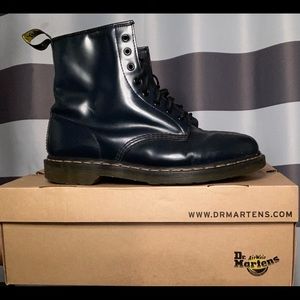 DR. MARTEN’S NAVY BLUE
